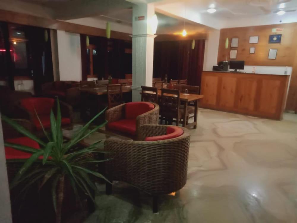 Hotel Sunshine Дармсала Экстерьер фото