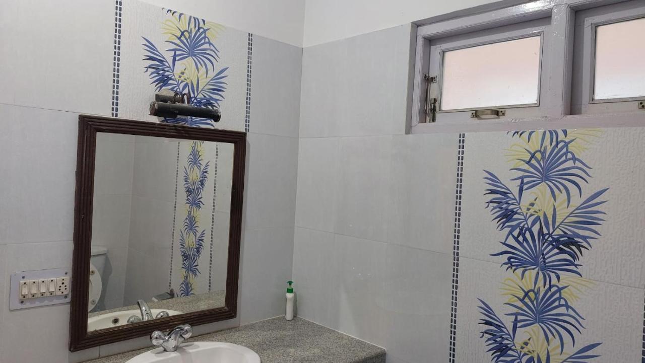 Hotel Sunshine Дармсала Экстерьер фото