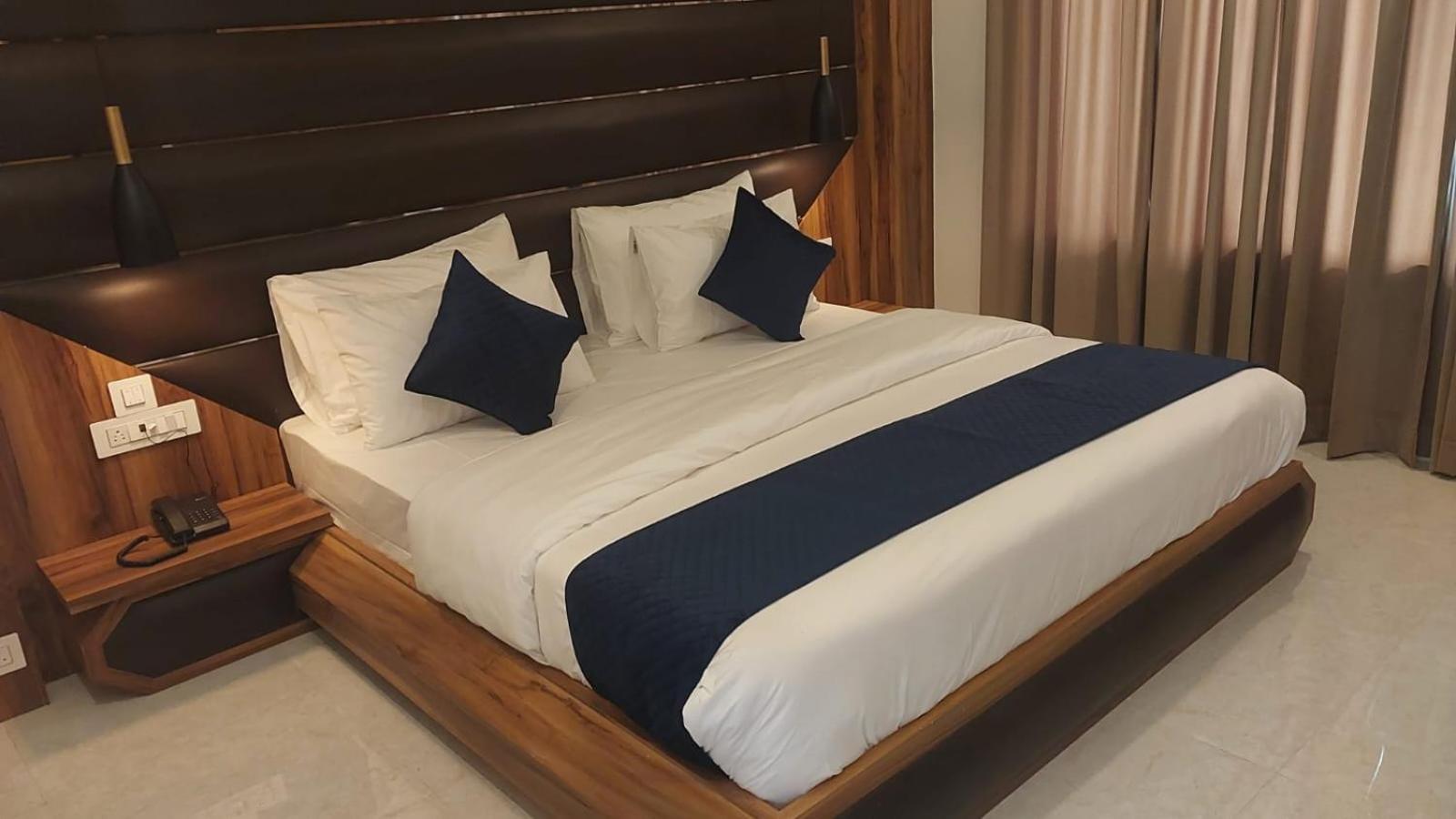 Hotel Sunshine Дармсала Экстерьер фото