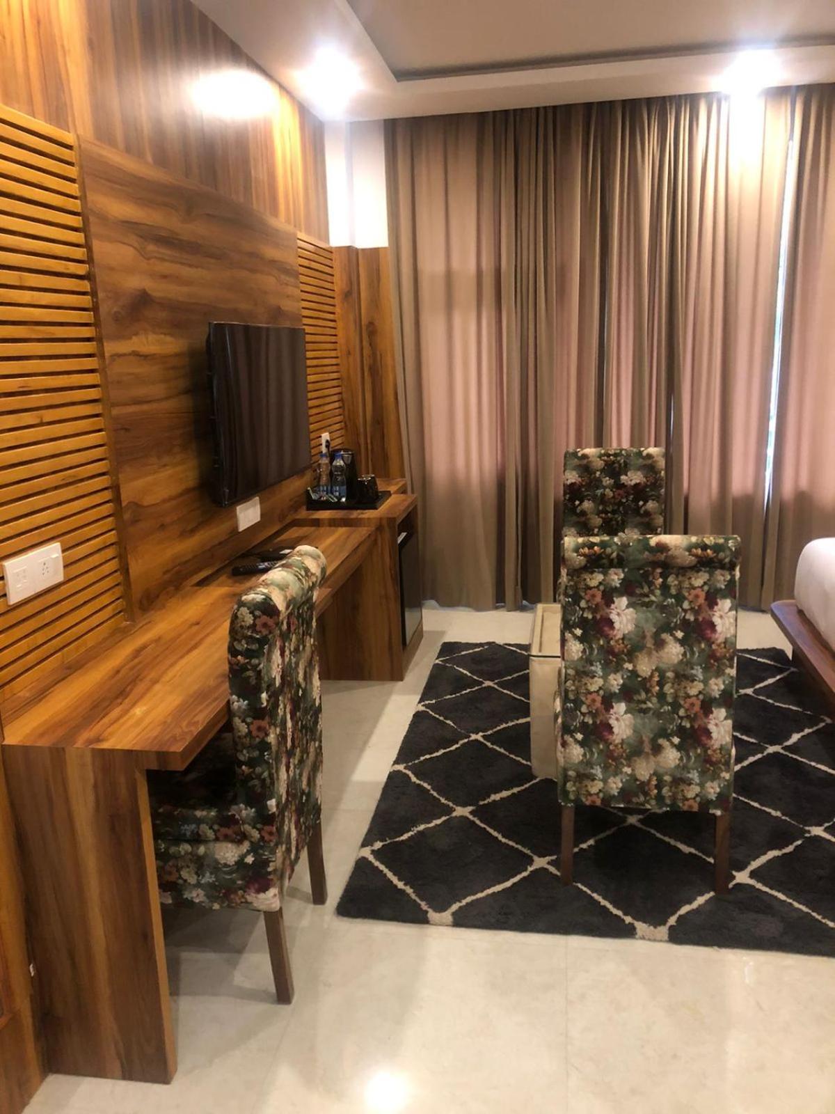 Hotel Sunshine Дармсала Экстерьер фото